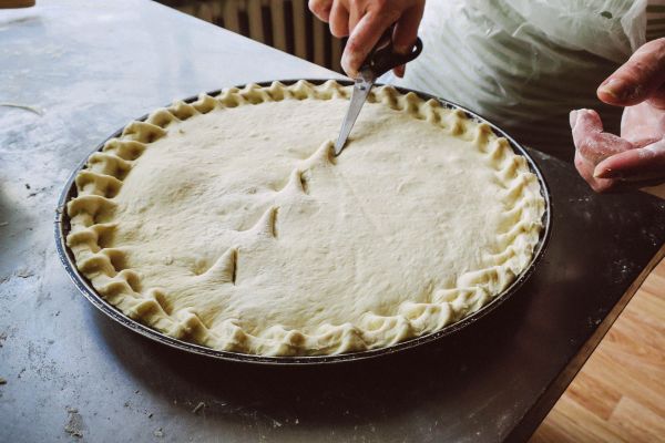 Mastering the Ideal Crust for Authentic English Cottage Pie: Tips and Techniques