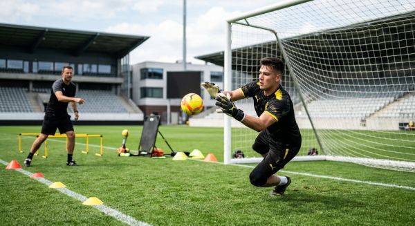 Top Techniques to Boost Goalkeepers" Reaction Time: Unlocking Your Full Potential
